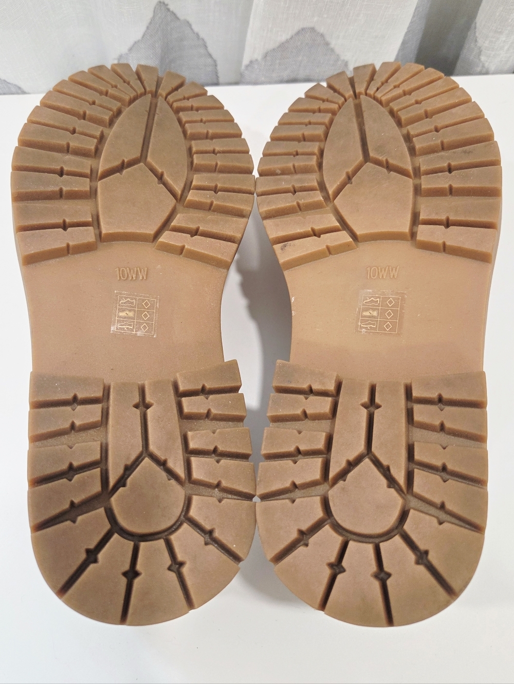PENN Chunky Platform Loafers Chain Detail Beige Size 10WW - Picture 9 of 12